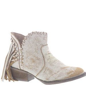 Corral circle G white/ivory Booties!